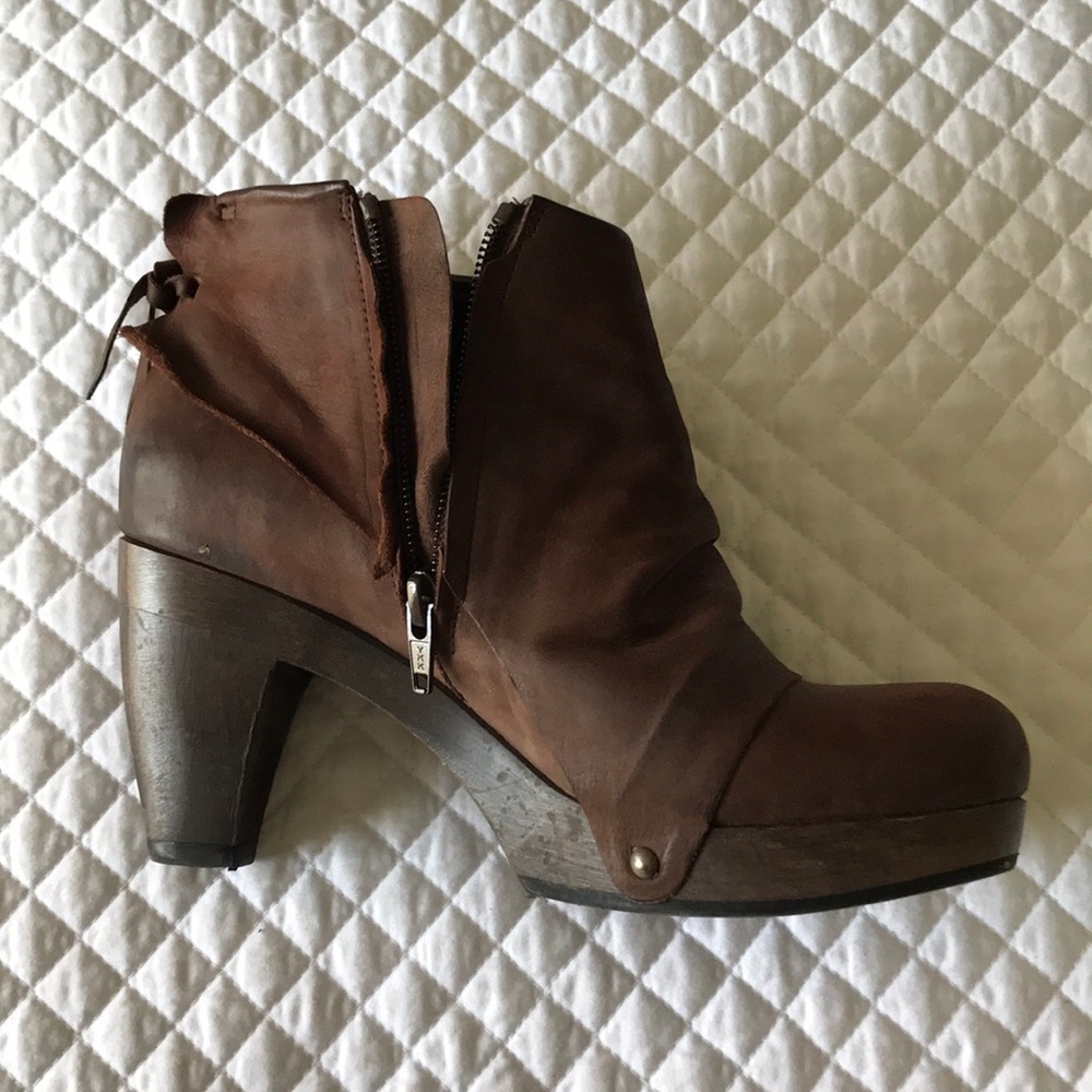 Coclico Brown Leather Booties
